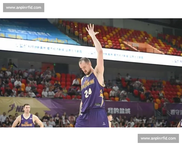 粤辽疆引援风云：崔永熙伤缺待复 弗格高薪梦碎 新疆追 2 米 18 高塔