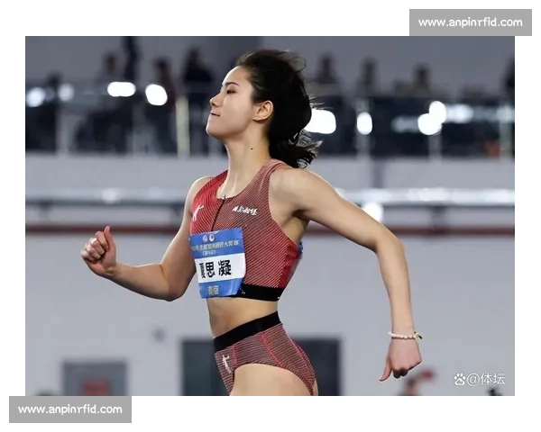 跨栏三姝雨夜巅峰战：吴艳妮卫冕夺金，林雨薇意外摔倒，夏思凝低迷收官